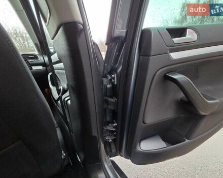 Серый Фольксваген Гольф, объемом двигателя 1.4 л и пробегом 259 тыс. км за 8500 $, фото 24 на Automoto.ua