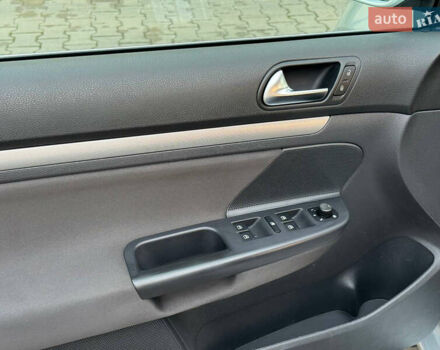 Серый Фольксваген Гольф, объемом двигателя 1.4 л и пробегом 229 тыс. км за 5900 $, фото 27 на Automoto.ua