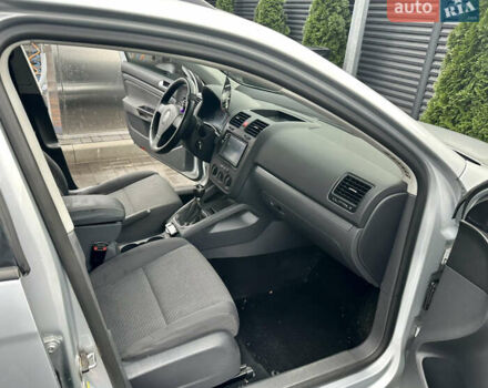 Фольксваген Гольф 2009 в Черкассах на Automoto.ua Серый Фольксваген Гольф, объемом двигателя 1.9 л и пробегом 221 тыс. км за 6950 $, фото 12 на Automoto.ua