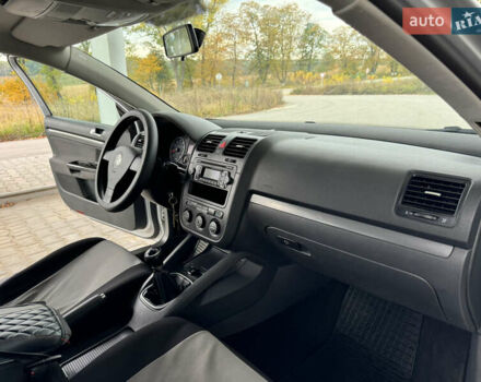 Фольксваген Гольф 2009 у Сокинянах на Automoto.ua Сірий Фольксваген Гольф, об'ємом двигуна 1.6 л та пробігом 268 тис. км за 4999 $, фото 17 на Automoto.ua