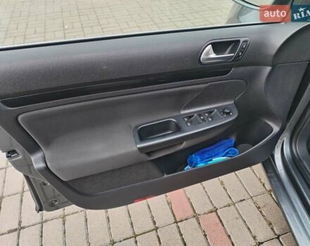 Серый Фольксваген Гольф, объемом двигателя 1.6 л и пробегом 253 тыс. км за 7700 $, фото 40 на Automoto.ua