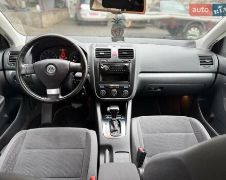 Серый Фольксваген Гольф, объемом двигателя 1.4 л и пробегом 220 тыс. км за 5999 $, фото 2 на Automoto.ua