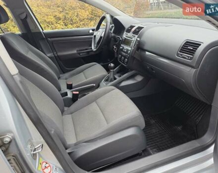 Серый Фольксваген Гольф, объемом двигателя 1.6 л и пробегом 284 тыс. км за 6350 $, фото 5 на Automoto.ua