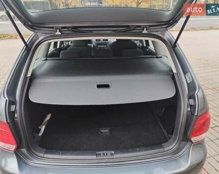 Серый Фольксваген Гольф, объемом двигателя 1.6 л и пробегом 253 тыс. км за 7700 $, фото 23 на Automoto.ua