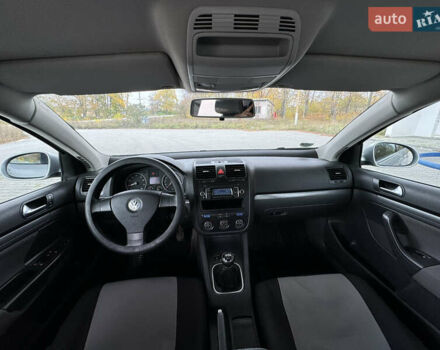 Фольксваген Гольф 2009 у Сокинянах на Automoto.ua Сірий Фольксваген Гольф, об'ємом двигуна 1.6 л та пробігом 268 тис. км за 4999 $, фото 8 на Automoto.ua