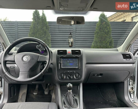 Фольксваген Гольф 2009 в Черкассах на Automoto.ua Серый Фольксваген Гольф, объемом двигателя 1.9 л и пробегом 221 тыс. км за 6950 $, фото 9 на Automoto.ua