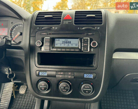 Фольксваген Гольф 2009 у Сокинянах на Automoto.ua Сірий Фольксваген Гольф, об'ємом двигуна 1.6 л та пробігом 268 тис. км за 4999 $, фото 14 на Automoto.ua