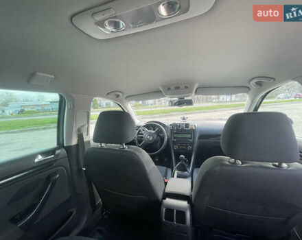 Серый Фольксваген Гольф, объемом двигателя 1.6 л и пробегом 342 тыс. км за 7200 $, фото 12 на Automoto.ua