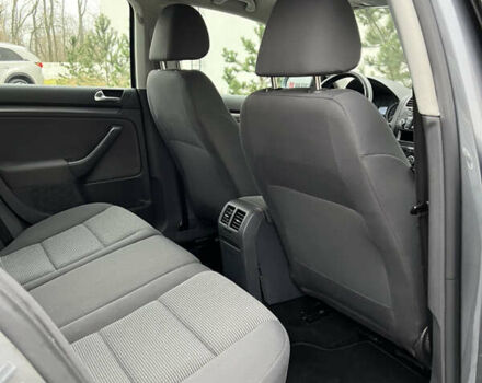 Серый Фольксваген Гольф, объемом двигателя 1.6 л и пробегом 218 тыс. км за 5850 $, фото 63 на Automoto.ua