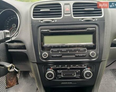 Серый Фольксваген Гольф, объемом двигателя 1.6 л и пробегом 260 тыс. км за 7400 $, фото 16 на Automoto.ua