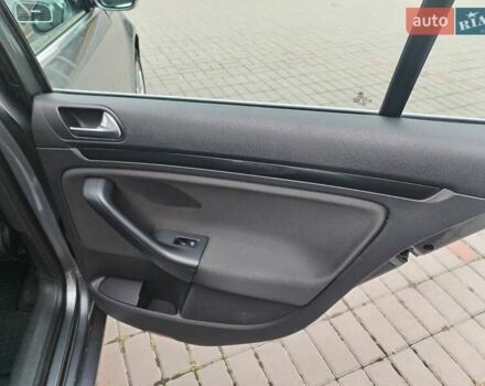 Серый Фольксваген Гольф, объемом двигателя 1.6 л и пробегом 253 тыс. км за 7700 $, фото 45 на Automoto.ua