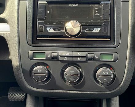 Серый Фольксваген Гольф, объемом двигателя 1.4 л и пробегом 236 тыс. км за 3800 $, фото 6 на Automoto.ua