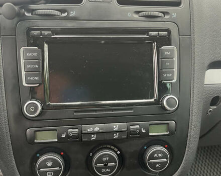 Серый Фольксваген Гольф, объемом двигателя 1.39 л и пробегом 241 тыс. км за 7000 $, фото 7 на Automoto.ua