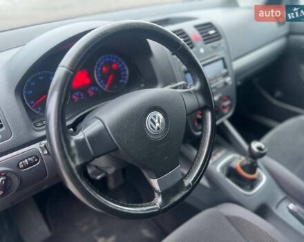 Серый Фольксваген Гольф, объемом двигателя 1.4 л и пробегом 263 тыс. км за 6500 $, фото 24 на Automoto.ua