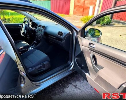 Серый Фольксваген Гольф, объемом двигателя 1.6 л и пробегом 263 тыс. км за 8300 $, фото 7 на Automoto.ua