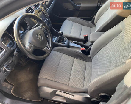 Серый Фольксваген Гольф, объемом двигателя 1.6 л и пробегом 217 тыс. км за 8800 $, фото 28 на Automoto.ua