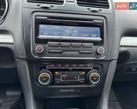 Серый Фольксваген Гольф, объемом двигателя 1.6 л и пробегом 202 тыс. км за 7500 $, фото 24 на Automoto.ua