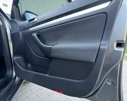 Серый Фольксваген Гольф, объемом двигателя 1.6 л и пробегом 254 тыс. км за 7500 $, фото 23 на Automoto.ua