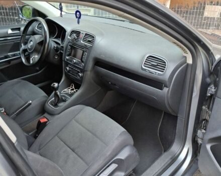 Серый Фольксваген Гольф, объемом двигателя 1.6 л и пробегом 325 тыс. км за 7600 $, фото 5 на Automoto.ua