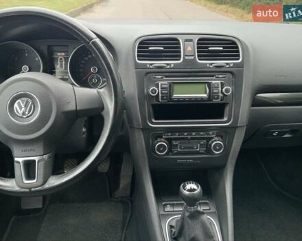 Серый Фольксваген Гольф, объемом двигателя 1.6 л и пробегом 235 тыс. км за 7500 $, фото 6 на Automoto.ua