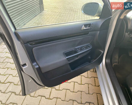 Серый Фольксваген Гольф, объемом двигателя 1.6 л и пробегом 217 тыс. км за 8800 $, фото 26 на Automoto.ua