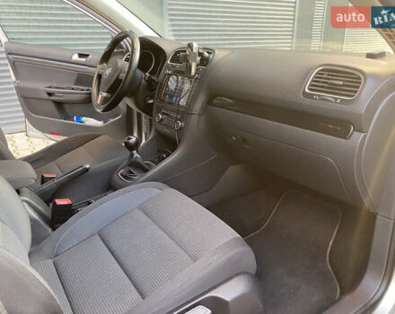 Серый Фольксваген Гольф, объемом двигателя 1.6 л и пробегом 217 тыс. км за 8800 $, фото 45 на Automoto.ua