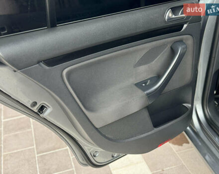 Серый Фольксваген Гольф, объемом двигателя 1.6 л и пробегом 300 тыс. км за 6300 $, фото 24 на Automoto.ua