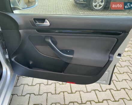 Серый Фольксваген Гольф, объемом двигателя 1.6 л и пробегом 217 тыс. км за 8800 $, фото 39 на Automoto.ua