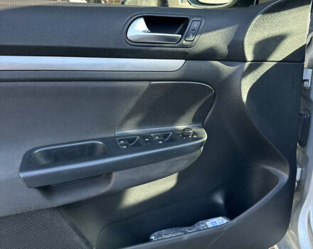 Серый Фольксваген Гольф, объемом двигателя 1.6 л и пробегом 320 тыс. км за 6399 $, фото 12 на Automoto.ua