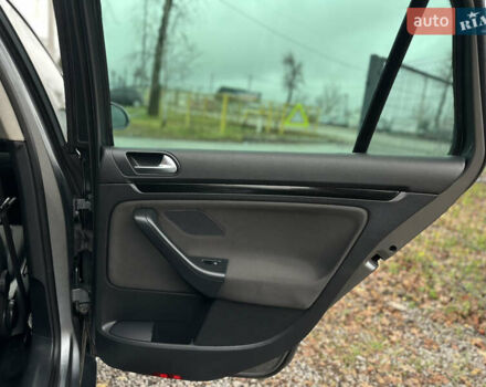 Сірий Фольксваген Гольф, об'ємом двигуна 1.39 л та пробігом 214 тис. км за 7500 $, фото 38 на Automoto.ua