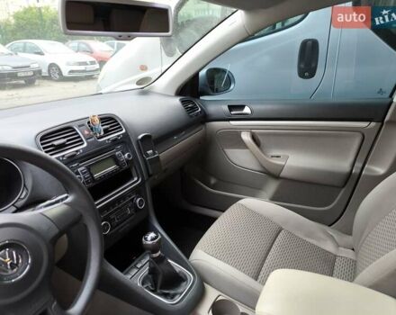 Серый Фольксваген Гольф, объемом двигателя 1.6 л и пробегом 241 тыс. км за 6850 $, фото 16 на Automoto.ua