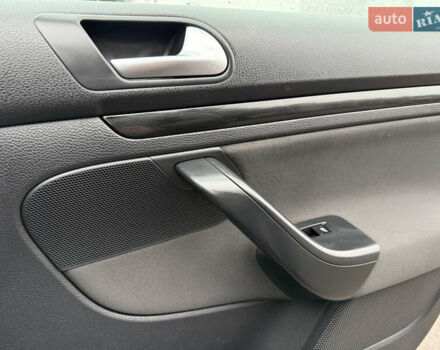 Серый Фольксваген Гольф, объемом двигателя 1.6 л и пробегом 298 тыс. км за 6550 $, фото 36 на Automoto.ua