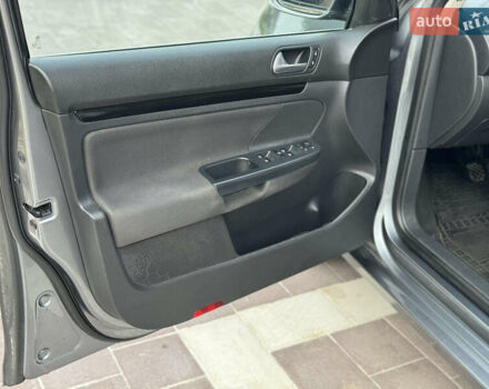 Серый Фольксваген Гольф, объемом двигателя 1.6 л и пробегом 300 тыс. км за 6300 $, фото 27 на Automoto.ua