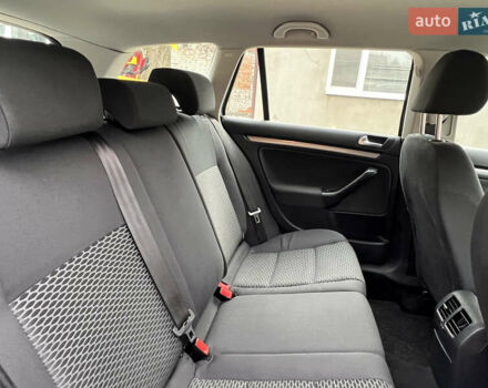 Сірий Фольксваген Гольф, об'ємом двигуна 1.39 л та пробігом 180 тис. км за 5999 $, фото 19 на Automoto.ua