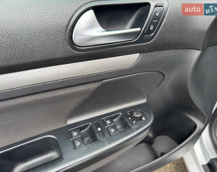 Серый Фольксваген Гольф, объемом двигателя 1.6 л и пробегом 202 тыс. км за 7500 $, фото 18 на Automoto.ua