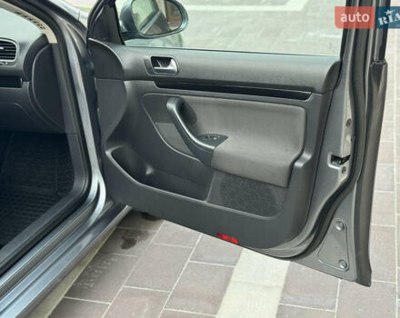 Серый Фольксваген Гольф, объемом двигателя 1.6 л и пробегом 300 тыс. км за 6300 $, фото 18 на Automoto.ua