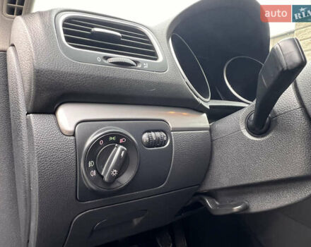 Сірий Фольксваген Гольф, об'ємом двигуна 1.39 л та пробігом 180 тис. км за 5999 $, фото 27 на Automoto.ua