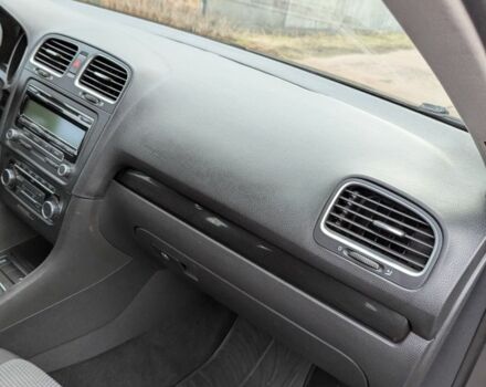 Серый Фольксваген Гольф, объемом двигателя 1.6 л и пробегом 216 тыс. км за 8300 $, фото 14 на Automoto.ua