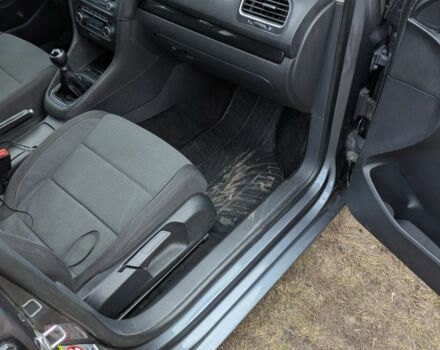 Серый Фольксваген Гольф, объемом двигателя 1.6 л и пробегом 216 тыс. км за 8300 $, фото 15 на Automoto.ua