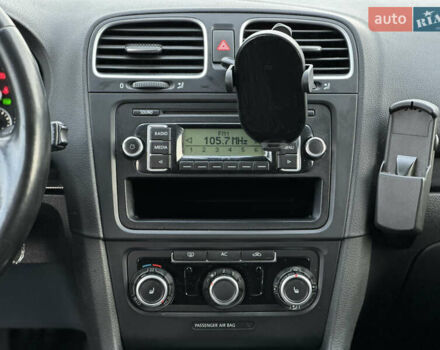 Серый Фольксваген Гольф, объемом двигателя 1.6 л и пробегом 269 тыс. км за 7500 $, фото 12 на Automoto.ua