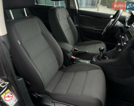 Сірий Фольксваген Гольф, об'ємом двигуна 1.39 л та пробігом 214 тис. км за 7500 $, фото 44 на Automoto.ua