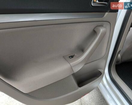 Серый Фольксваген Гольф, объемом двигателя 1.6 л и пробегом 241 тыс. км за 6850 $, фото 14 на Automoto.ua