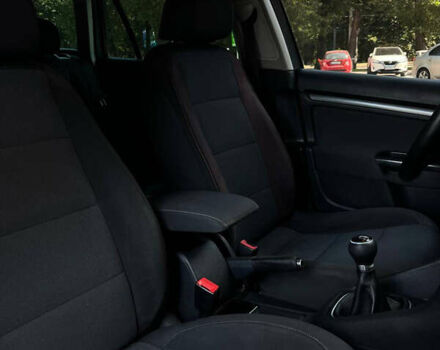 Серый Фольксваген Гольф, объемом двигателя 1.6 л и пробегом 318 тыс. км за 7700 $, фото 13 на Automoto.ua