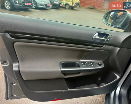 Сірий Фольксваген Гольф, об'ємом двигуна 1.6 л та пробігом 217 тис. км за 7699 $, фото 12 на Automoto.ua