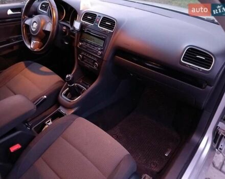 Серый Фольксваген Гольф, объемом двигателя 1.6 л и пробегом 180 тыс. км за 8000 $, фото 6 на Automoto.ua