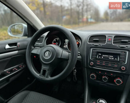 Серый Фольксваген Гольф, объемом двигателя 1.6 л и пробегом 230 тыс. км за 7300 $, фото 2 на Automoto.ua
