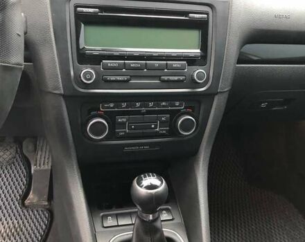 Серый Фольксваген Гольф, объемом двигателя 1.6 л и пробегом 313 тыс. км за 6600 $, фото 9 на Automoto.ua