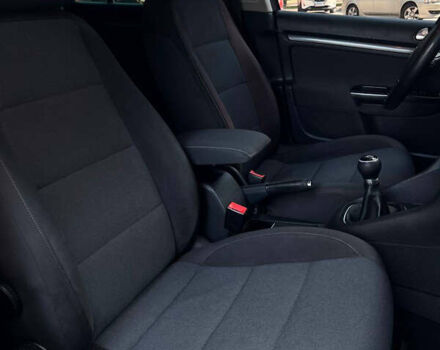 Серый Фольксваген Гольф, объемом двигателя 1.6 л и пробегом 318 тыс. км за 7700 $, фото 12 на Automoto.ua