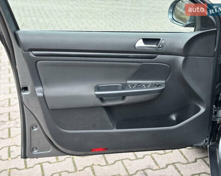 Серый Фольксваген Гольф, объемом двигателя 1.6 л и пробегом 248 тыс. км за 8099 $, фото 20 на Automoto.ua