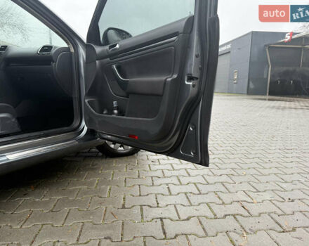 Серый Фольксваген Гольф, объемом двигателя 1.6 л и пробегом 272 тыс. км за 7500 $, фото 9 на Automoto.ua